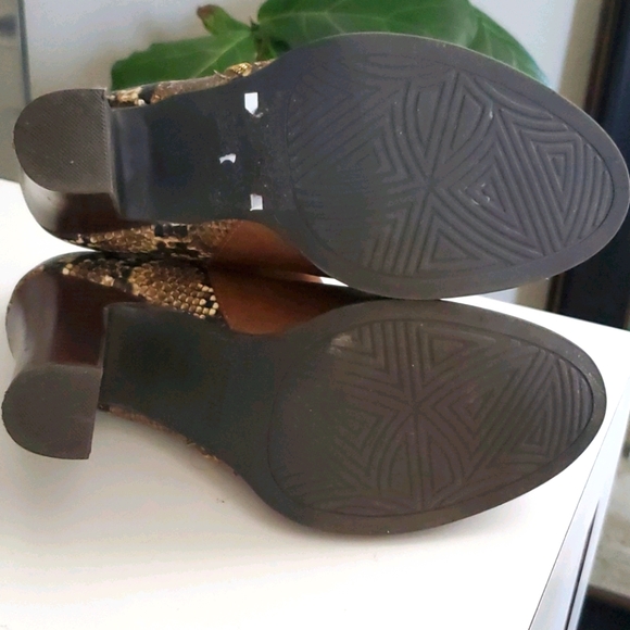 NWOT Kenneth Cole Exotic Chunky Heel Boots - Picture 4 of 7